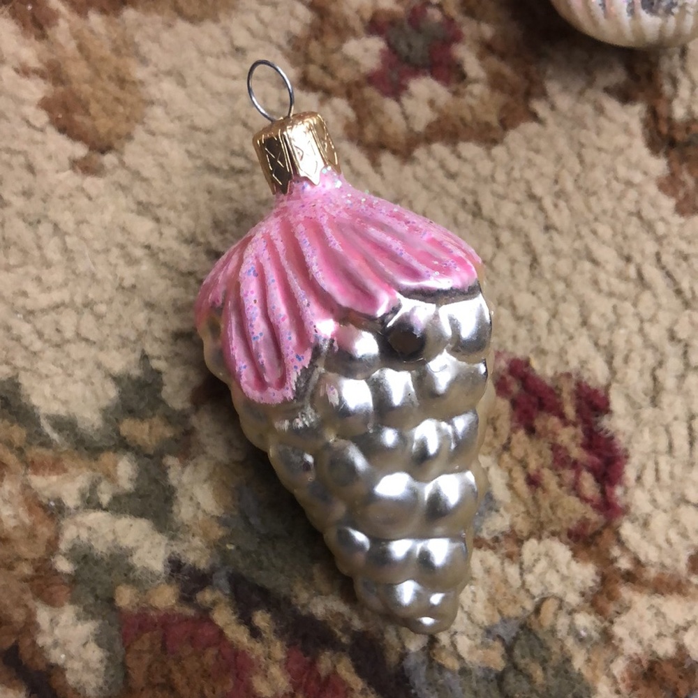 Vintage mini pink glass Colombia Christmas ornaments. See photos. Adorable. - Picture 4 of 4
